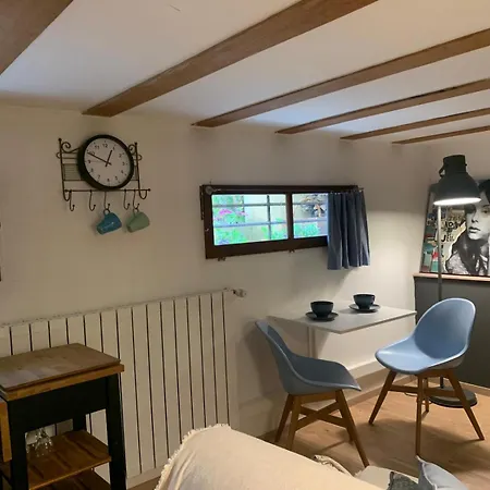 Un Joyau Cache Au Bord De La *