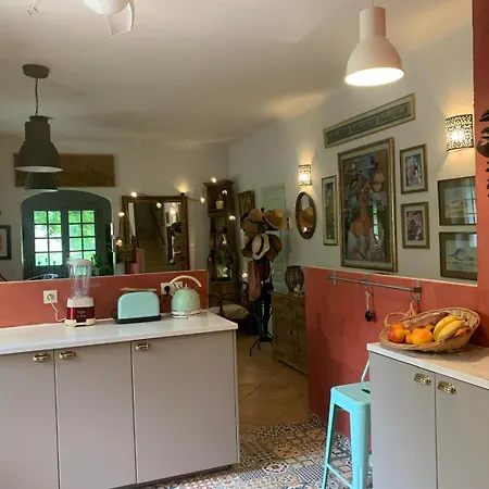 Un Joyau Cache Au Bord De La *