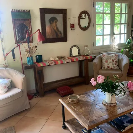 Un Joyau Cache Au Bord De La *